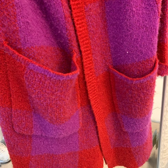 Fun oversized sweater in brilliant red and purple. No buttons. - Picture 3 of 4